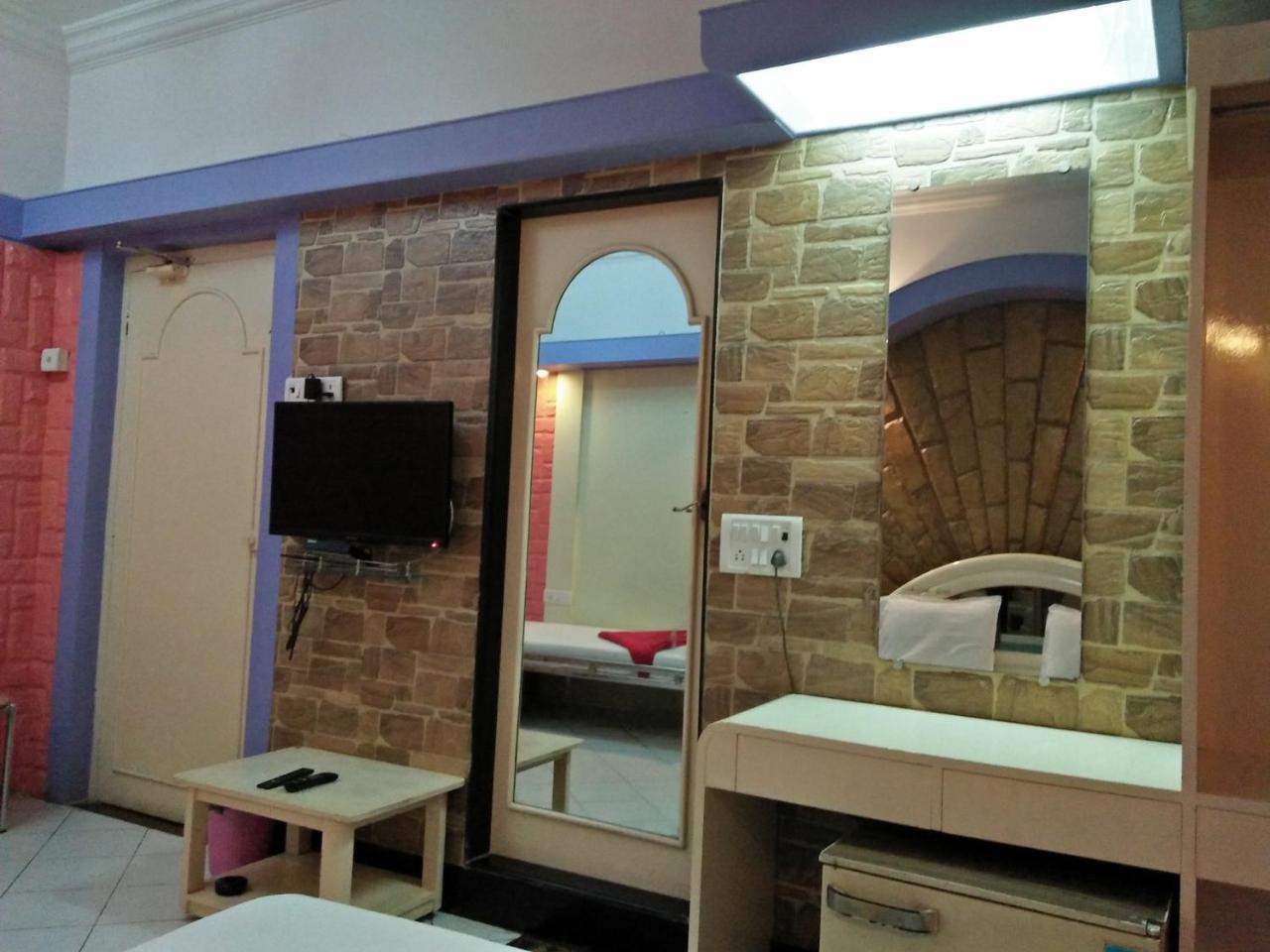 Hotel Blue Bird Colaba Mandve Extérieur photo