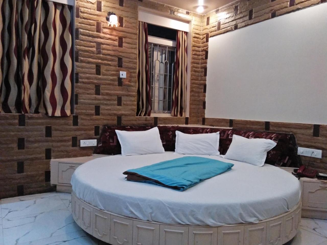 Hotel Blue Bird Colaba Mandve Extérieur photo