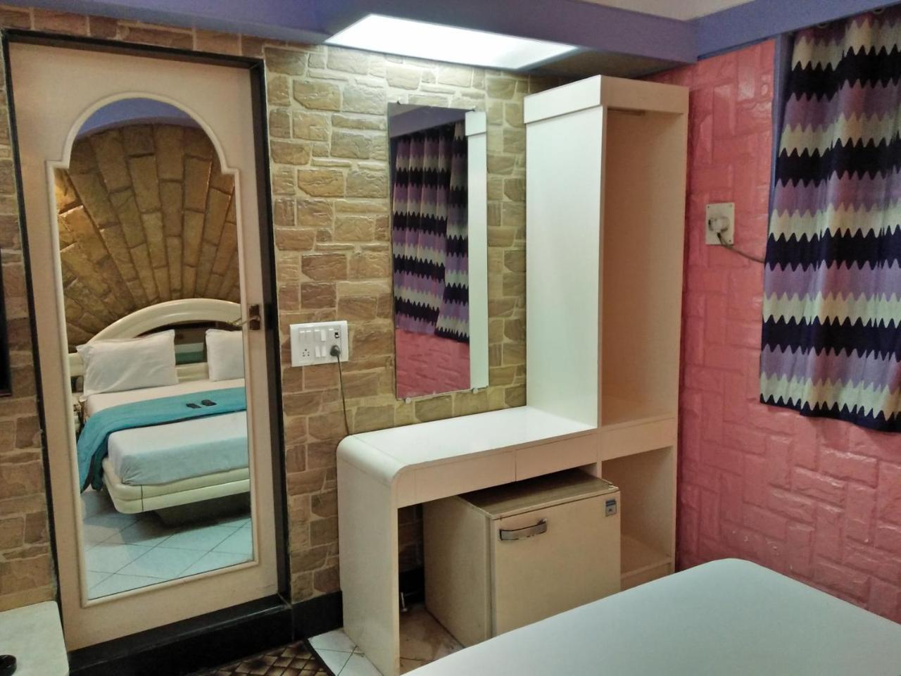 Hotel Blue Bird Colaba Mandve Extérieur photo