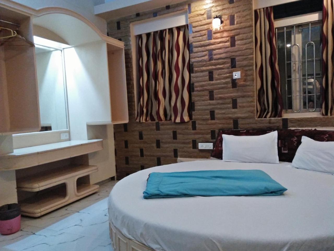 Hotel Blue Bird Colaba Mandve Extérieur photo