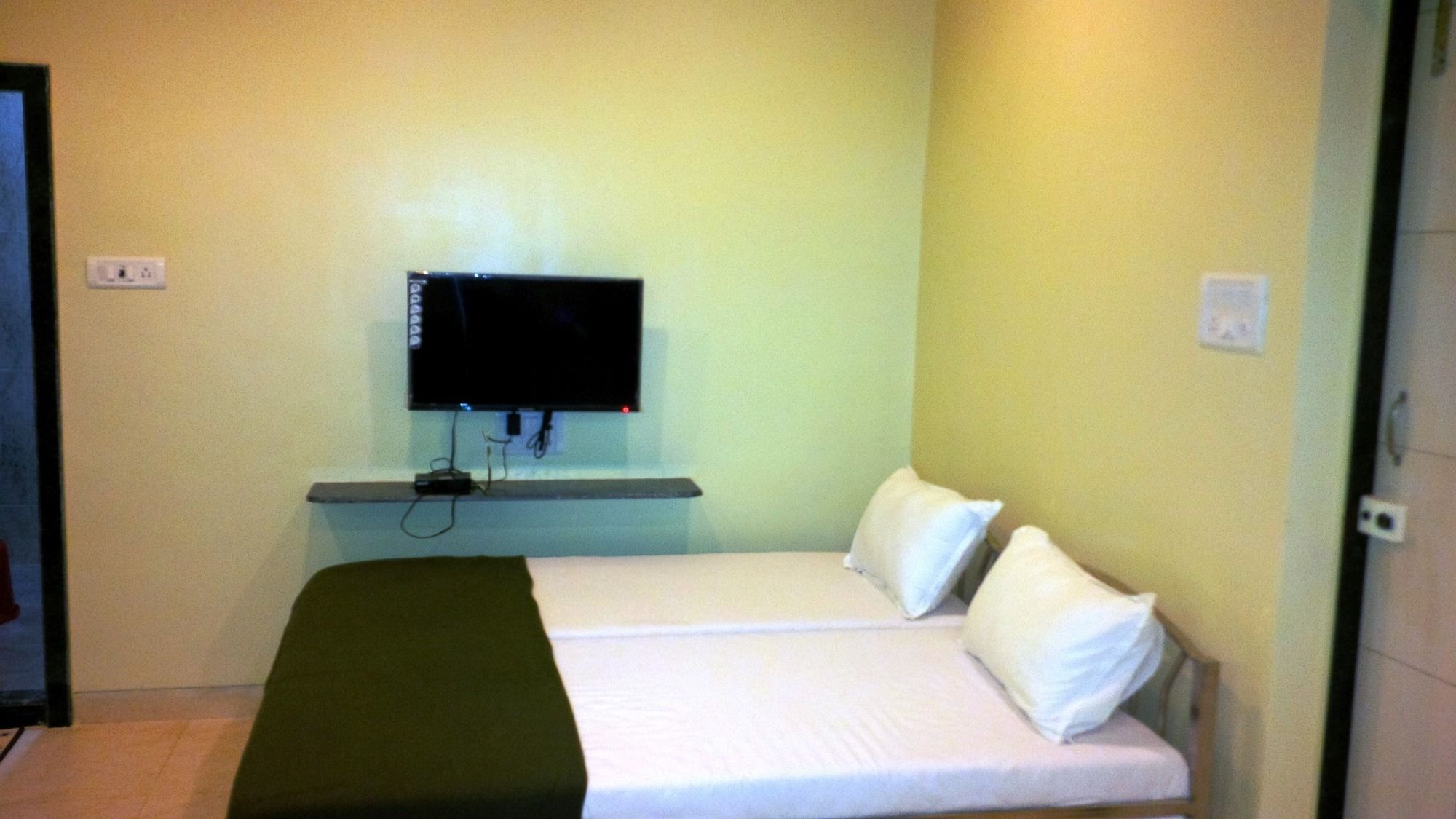 Hotel Blue Bird Colaba Mandve Extérieur photo