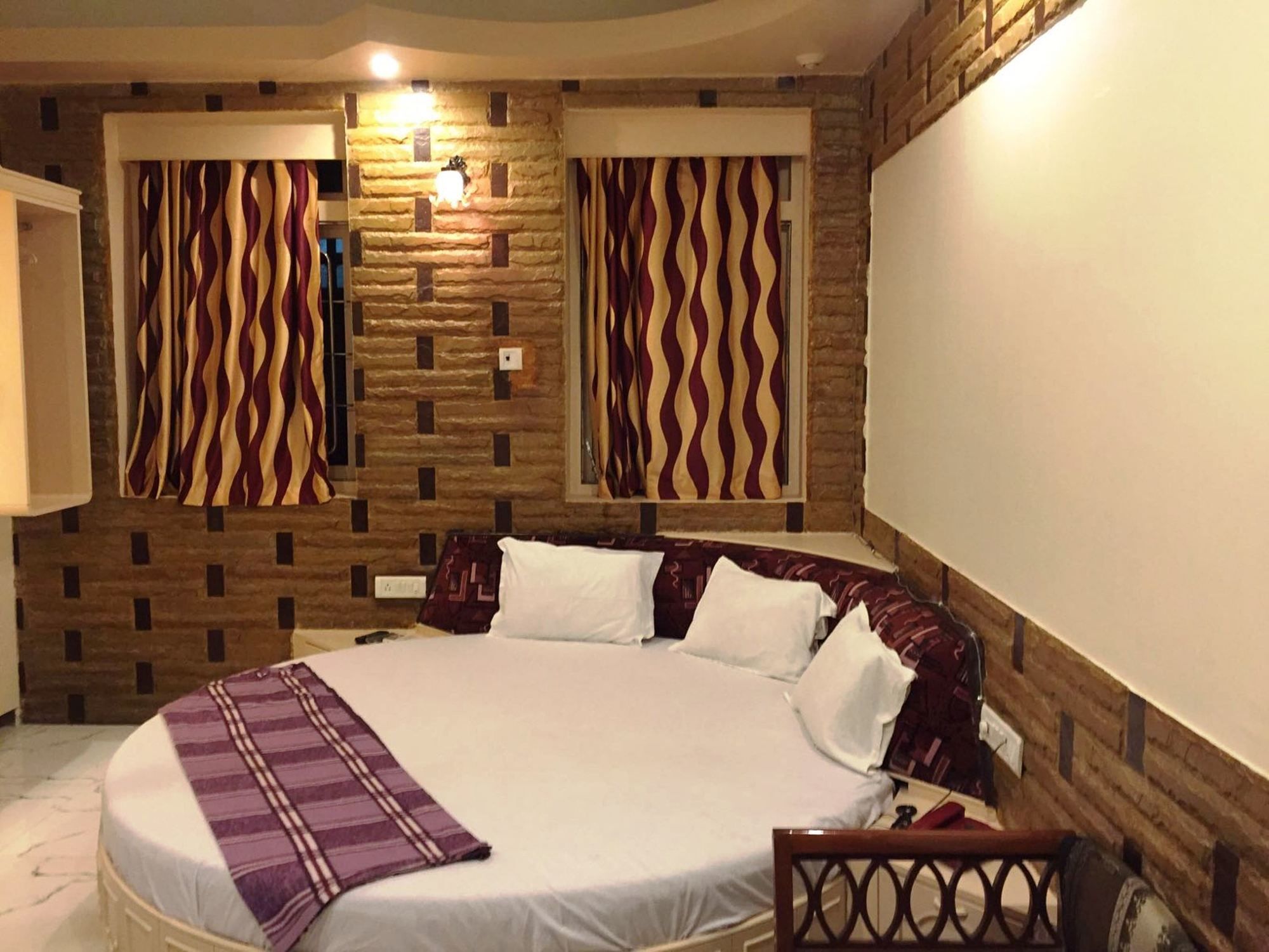 Hotel Blue Bird Colaba Mandve Extérieur photo